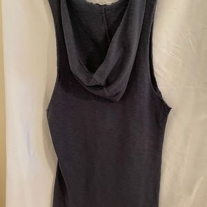 Tunic sleeveless hooded shirt size L